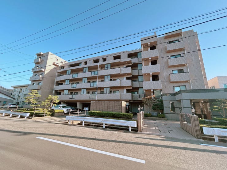 サーパス文京二丁目 福井市文京２丁目の中古マンション 外観